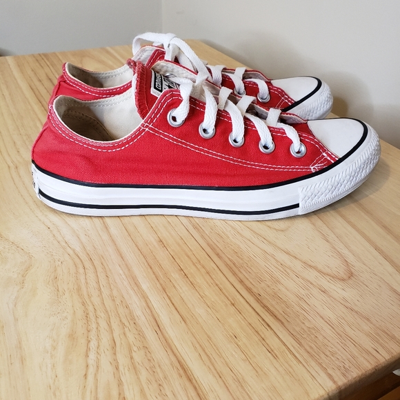 Converse all star chuck Taylor low top shoes. - Picture 5 of 8